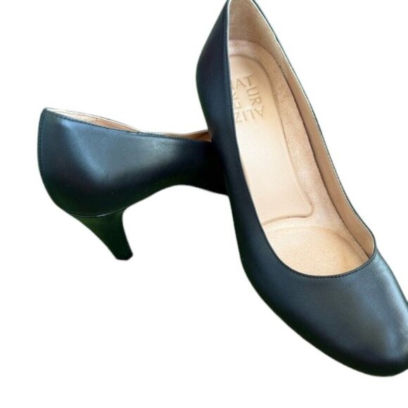 Naturalizer 6.5 Black Leather Classic Pumps Comfort Sole/ Walk all day - Picture 3 of 7